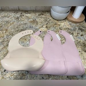 Baby girl bibs mushie bleu la la